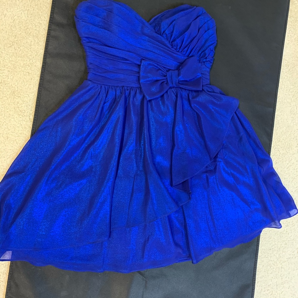 Flowy iridescent blue dress